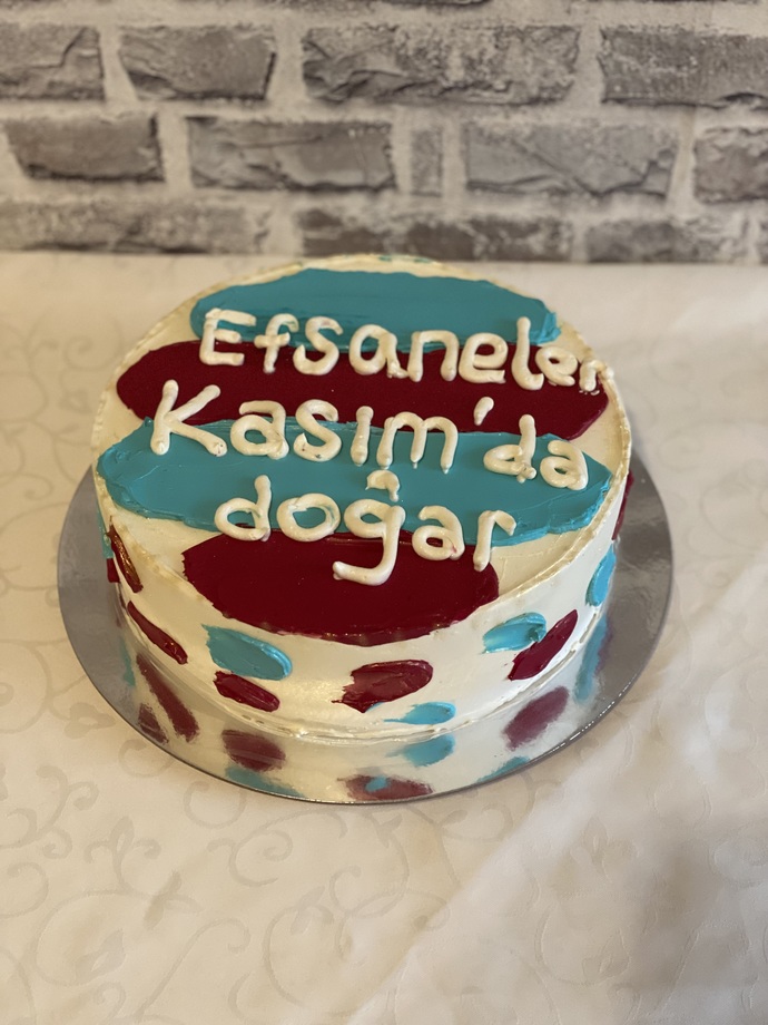 İlk defa yazılı pasta yaptım, nasıl duruyor?