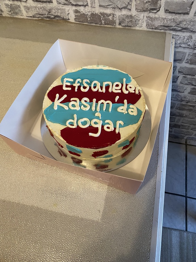 İlk defa yazılı pasta yaptım, nasıl duruyor?