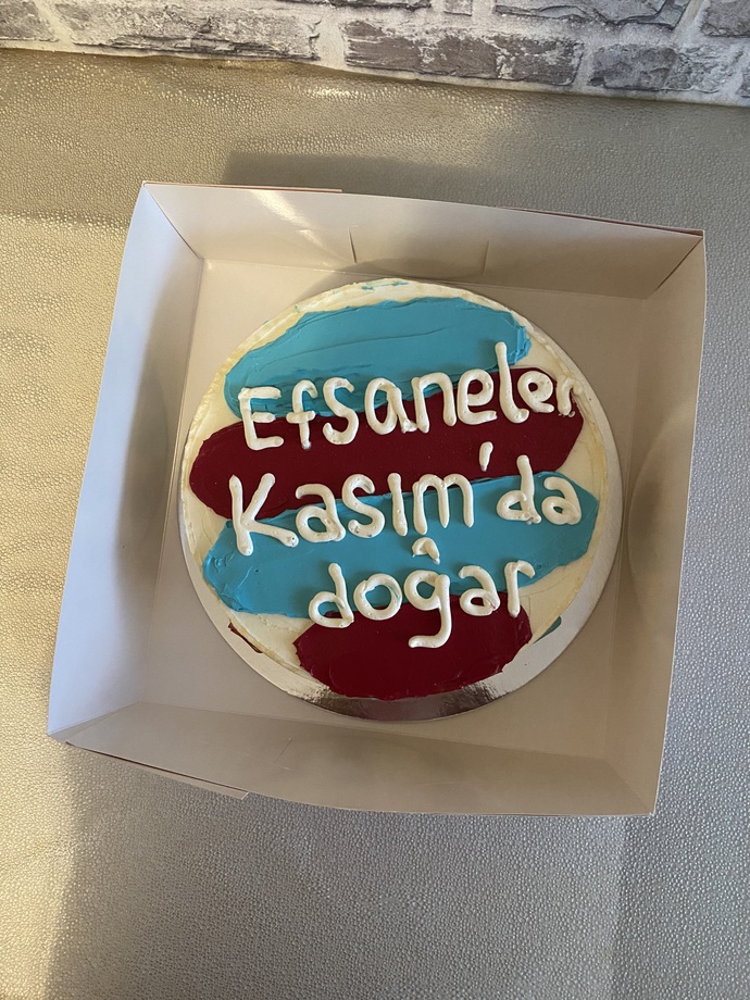 İlk defa yazılı pasta yaptım, nasıl duruyor?
