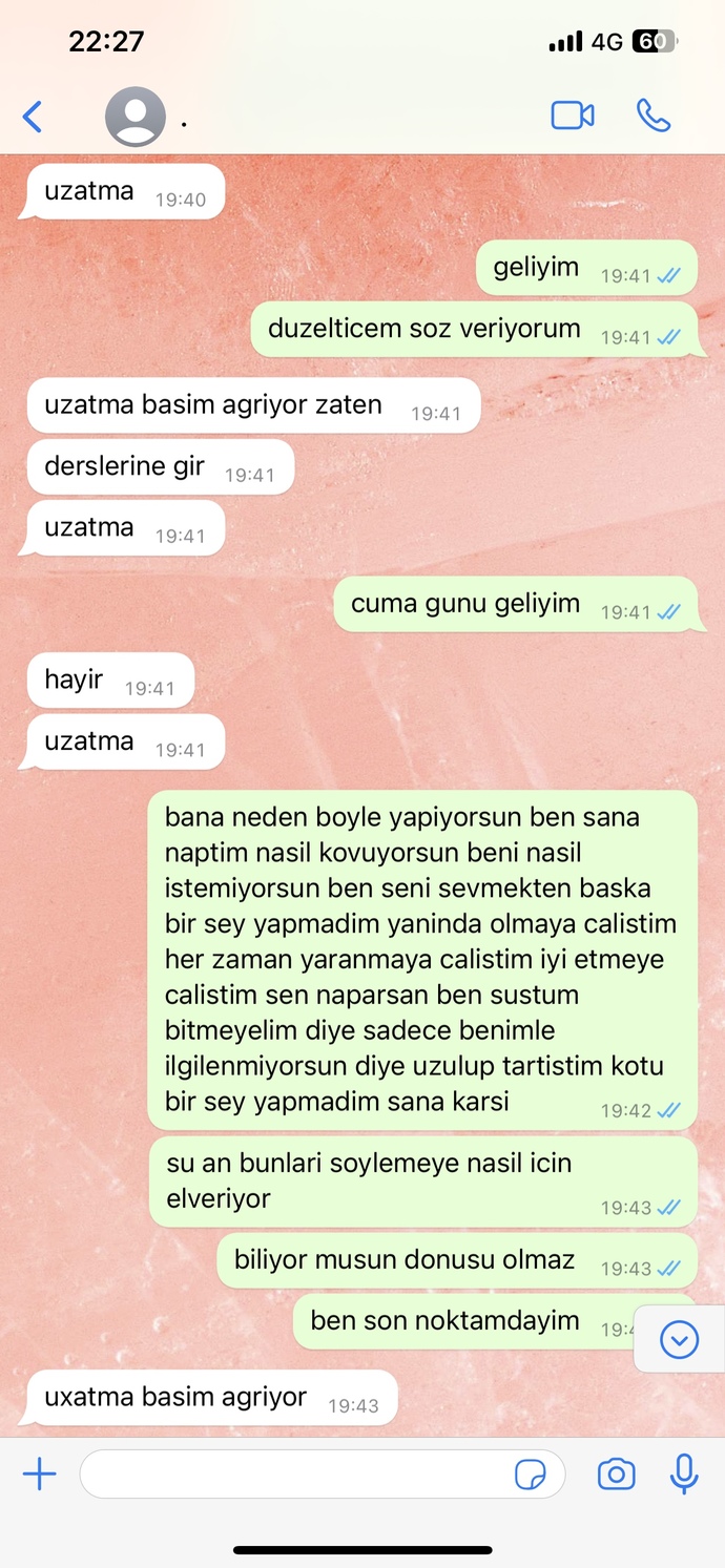 Konuşmalarımızı okur musunuz? Dışarıdan yorum istiyorum, sizce beni seviyor mu?