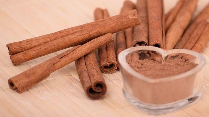 Saçlarımı tarçın ve saç kremiyle ne kadar açabilirim?