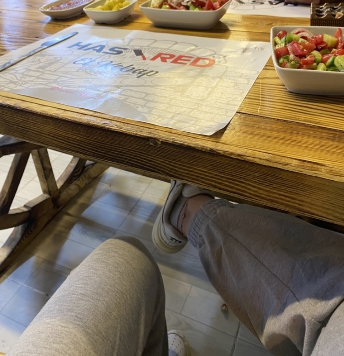 Eşofmanla gezmek paspallıksa ben baya paspalım