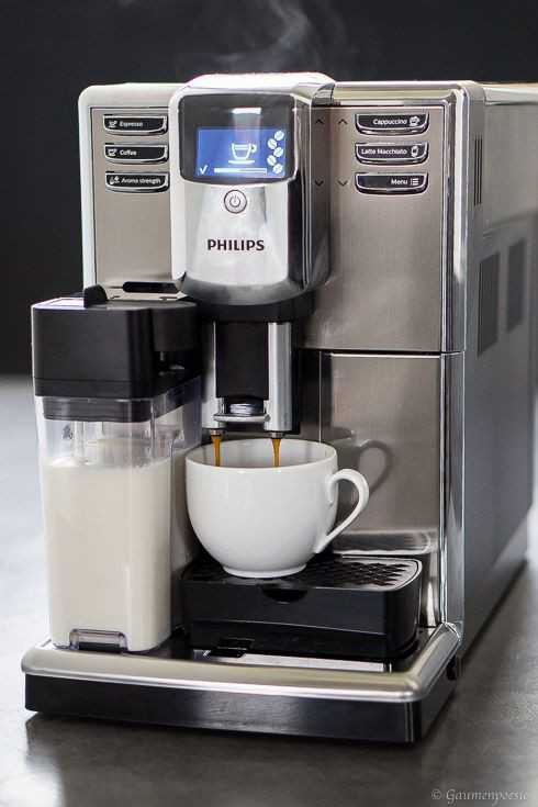 Sevgilinize/eşinize kahve makinesi hediye etmek mi, kendi ellerinizle kahve pişirip ikram etmek mi sizce daha romantik 😏☕?