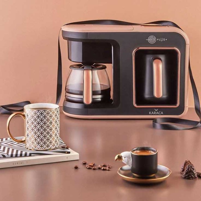 Sevgilinize/eşinize kahve makinesi hediye etmek mi, kendi ellerinizle kahve pişirip ikram etmek mi sizce daha romantik 😏☕?