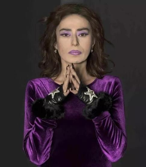 Yılbaşı gecesinde hangi ünlü sanatçının sahnesinde olmak isterdiniz?