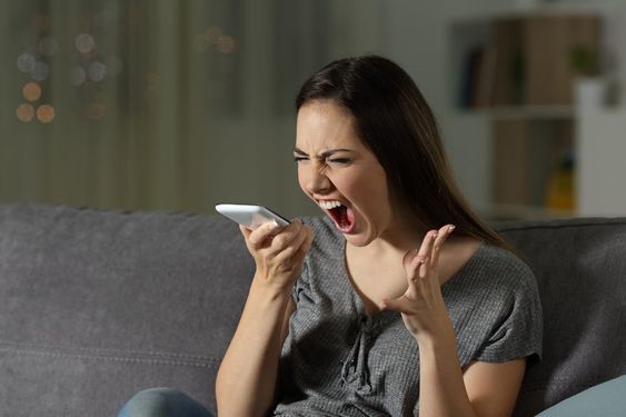 Sosyal medyada paylaştığınız bir gönderiye kötü yorum yapıldığında tepkiniz ne oluyor?