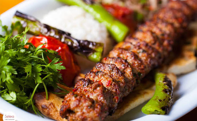 Dışarıda mı yoksa evde mi yemek yemeyi tercih edersiniz?