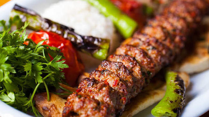 Dışarıda mı yoksa evde mi yemek yemeyi tercih edersiniz?