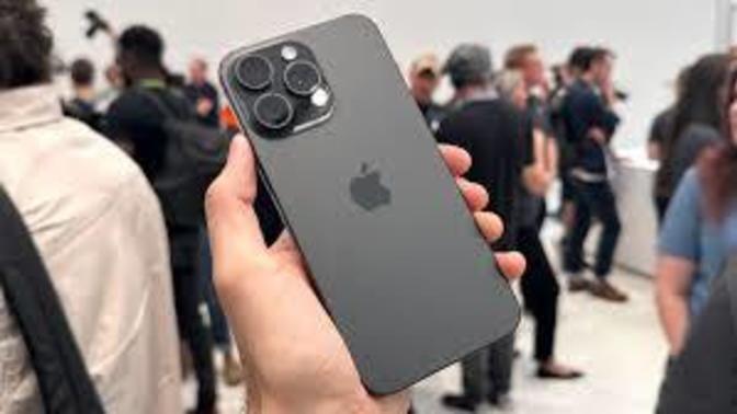 iPhone 15 mi Pro Max mı hangisi daha iyi, farkları ne?