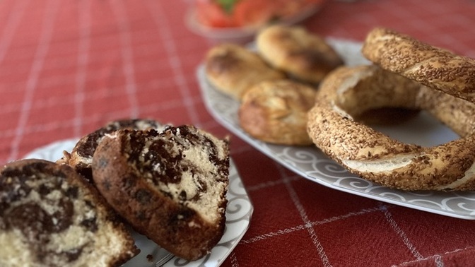 Arkadaşım evime ilk kez geliyor. Hazırladığım masa ayıp mı, basit mi kaçmış?