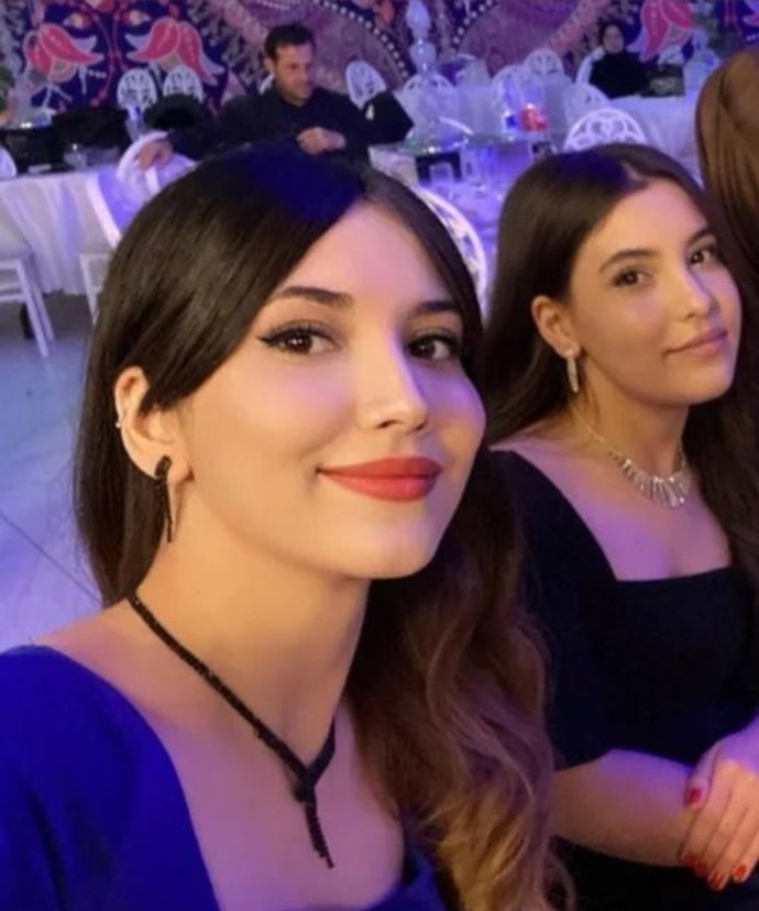 Sizce bu iki kızdan hangisi daha güzel puanlayın?