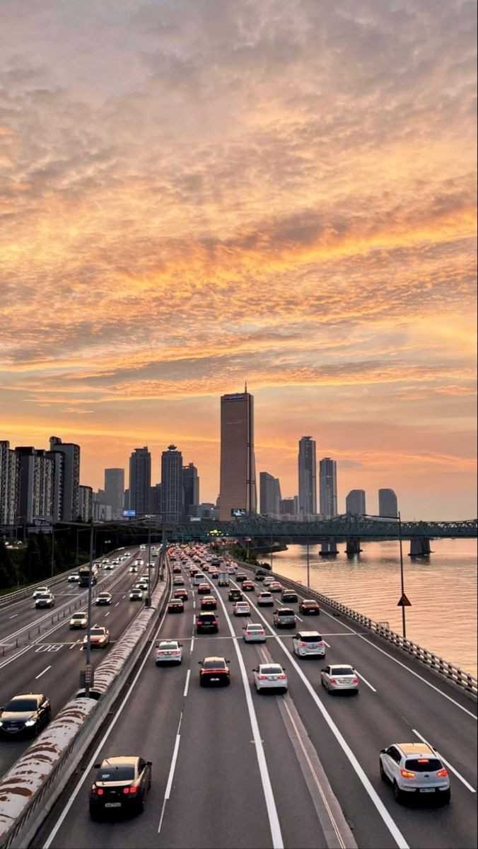 Hayat trafiğinde aklınıza sevdiğiniz insan gelse trafiği hangi şarkıyla açardınız 🤔🖤☕?