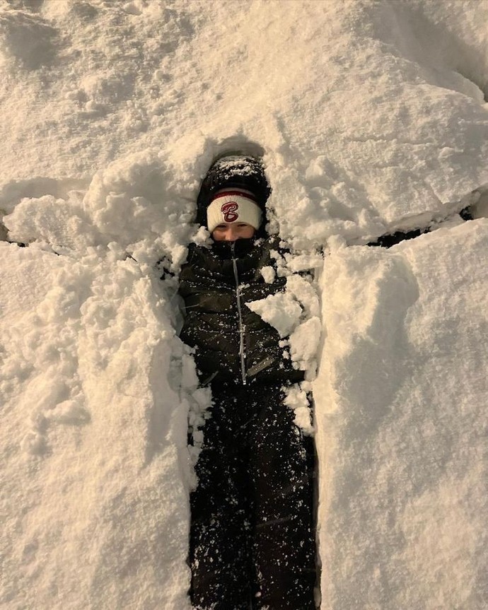 Bu kış kafasını kara gömeceğiniz biri var mı yanınızda ❄⛄?