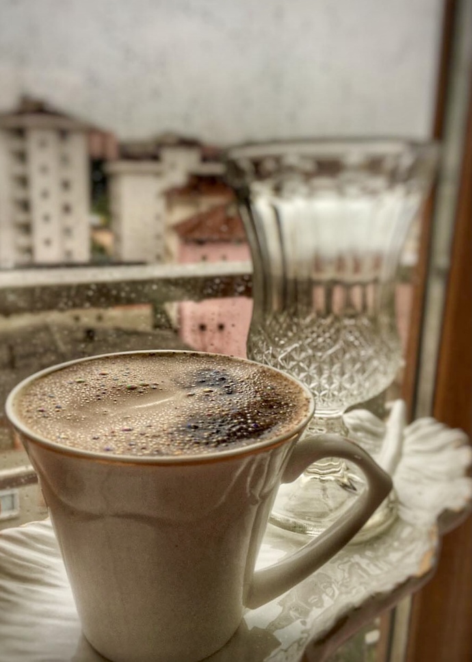 Yağmurlu havada çay mı gider, kahve mi?