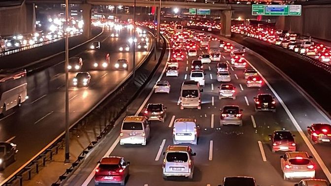 Sizce trafikte kadınlar mı daha dikkatli erkekler mi?