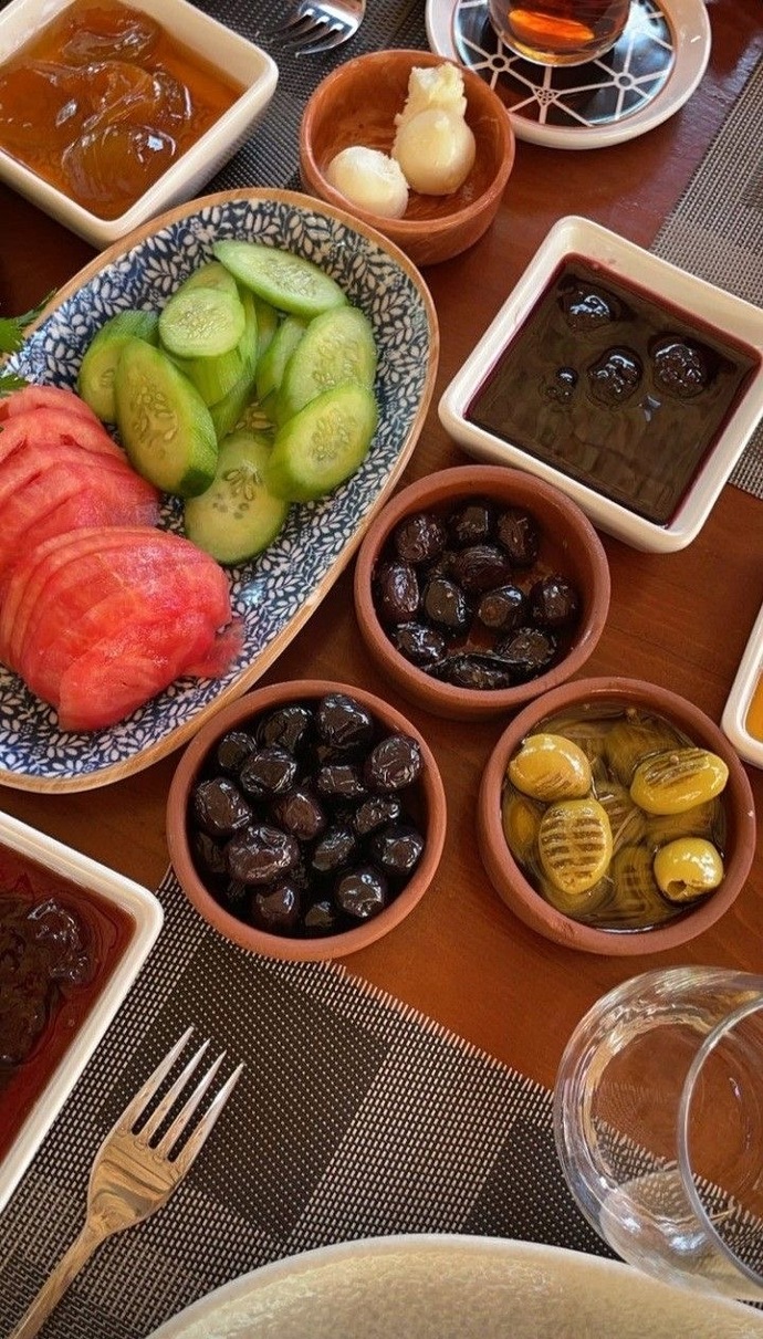 Bugün kahvaltıya bana gelseniz size ne hazırlardım söyleyeyim mi?