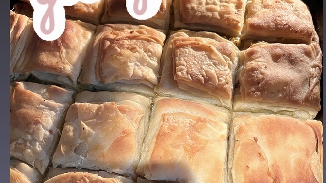 Bugün kolları sıvadım ve pırasalı börek yaptımm! Nasıl görünüyor?