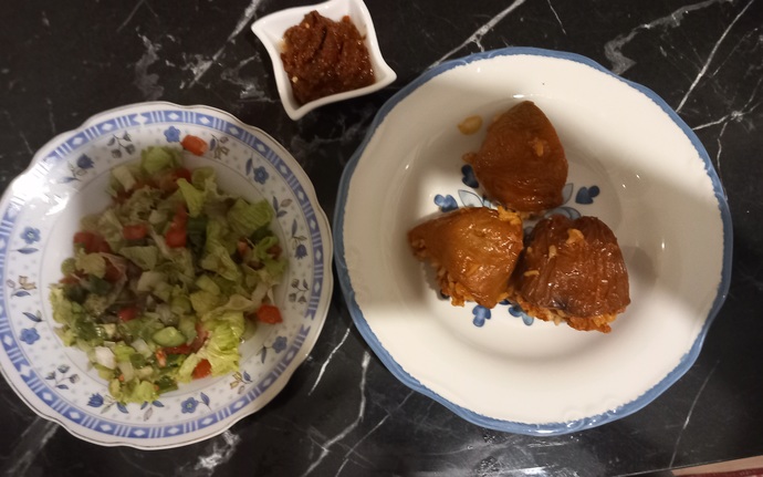 Yemeğin yanında ezme mi, salata mı daha lezzetli olur sence?