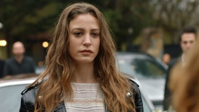 Sizce Türkiye'nin en güzel kadın oyuncusu Serenay Sarıkaya mı?