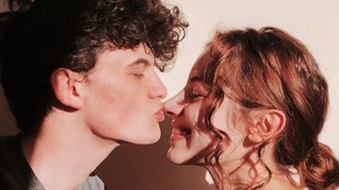 Sevgililerin sıkça birbirine sevdiğini söylemesi ilişkiye ne yönde etki eder?