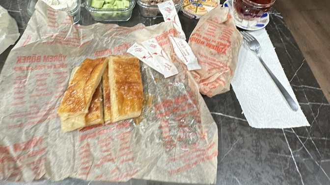Kahvaltıda börek mi kahvaltılık mı?
