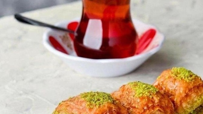 Baklava yanında çay içer miydiniz?