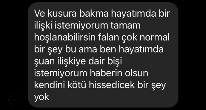 Açıldığım çocuk böyle cevap verdi ama şimdi üniversitede sınıfta orada burada gördükçe bana bakıp göz göze geliyoruz amaç ne?