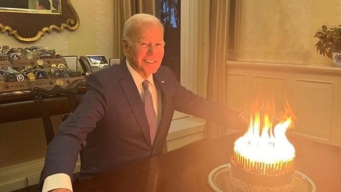 Joe Biden, 81. yaşını 81 mumla kutladı! Bu kadar yaşayıp yanarlı dönerli pasta ister miydin🔥?