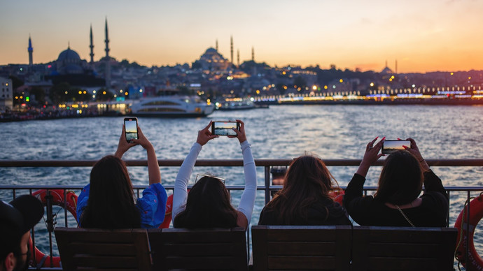 Daha fazla insanla tanışma ve yeni arkadaşlar edinme fikri seni heyecanlandırıyor mu?