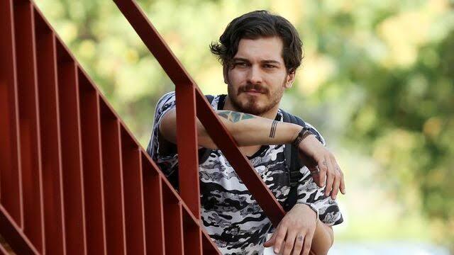 Hangi ünlü erkeğin yakışıklılığı fazla abartılıyor?