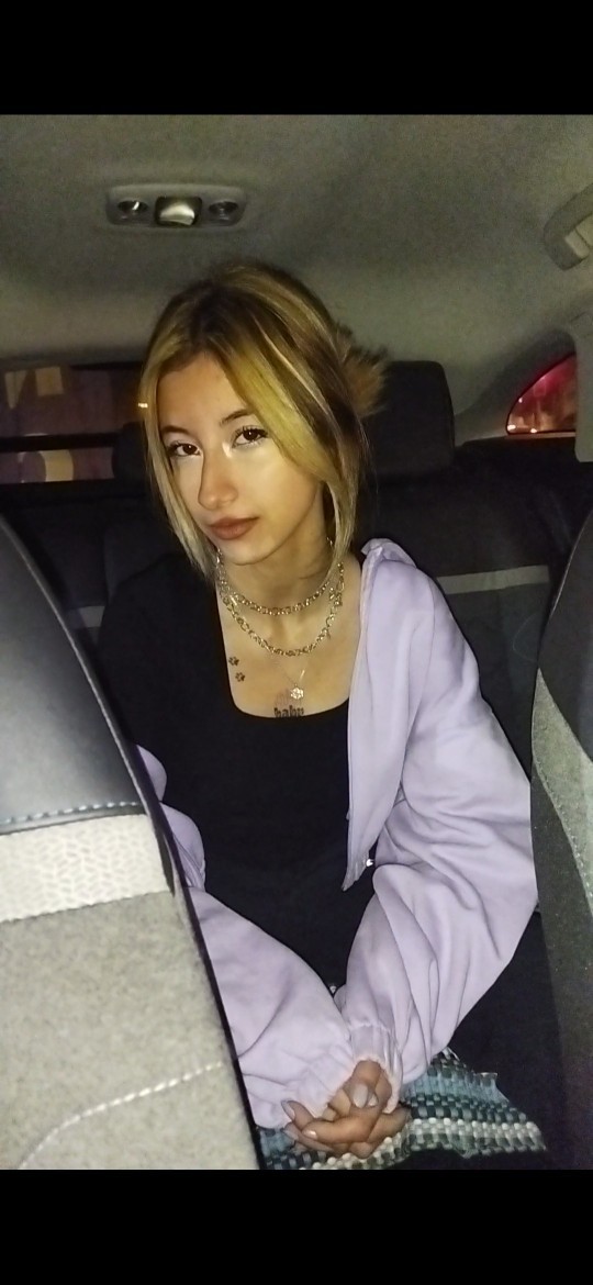 Şu göğüs arasındaki baby dövmesi iyi mi?