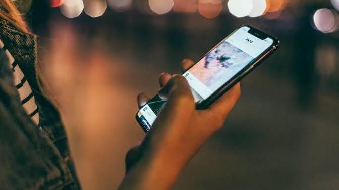 Sevgiliniz/eşiniz cep telefonunuza baktığında tedirgin olur musunuz?