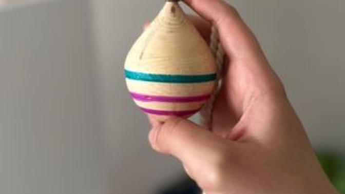 Bunu hatırlayınlar var mı, hani çocukken oynardık, döndürürdük abim'in vardı ismini unuttum siz biliyorsunuzdur söyler misiniz😻?