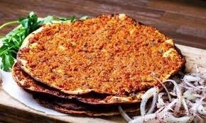 Lahmacunu acılı mı seversin yoksa acısız mı?