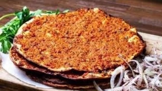 Lahmacunu acılı mı seversin yoksa acısız mı?