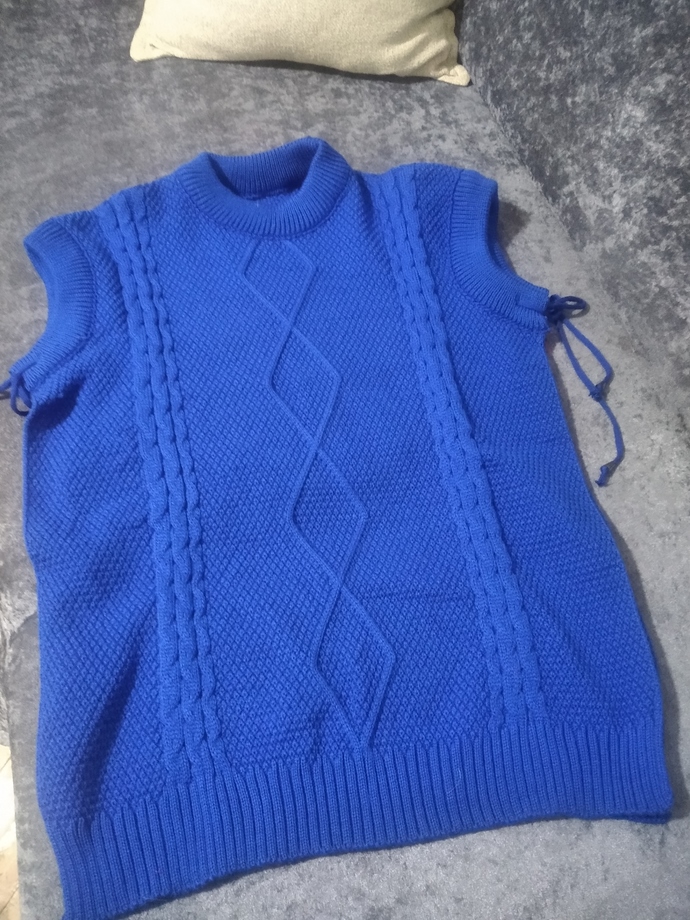 Bugün kendime böyle mavi renk yırtmaçlı bir süeter aldım 💙 sizce bunu kaça almışımdır?