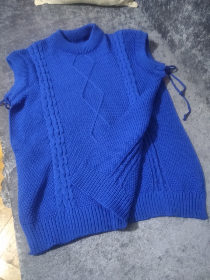 Bugün kendime böyle mavi renk yırtmaçlı bir süeter aldım 💙 sizce bunu kaça almışımdır?