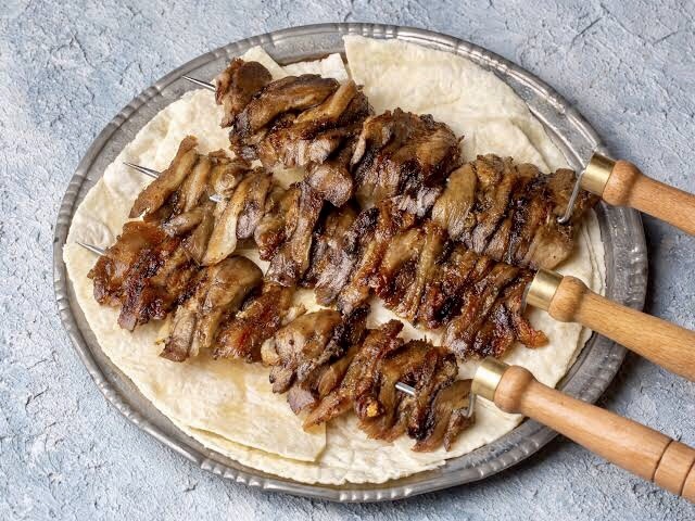 TCDD çalışanlarının cağ kebabı için yaktıkları ateş depoyu yaktı. Cağ kebabı sever misin?