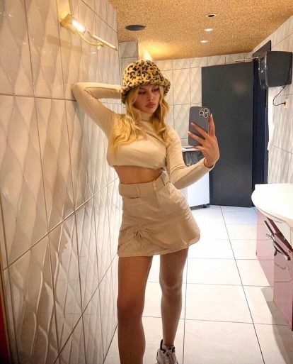 Hava çok soğuk diye kombinime bu şapkayı ekledim sizce nasıl 😄😄 ?