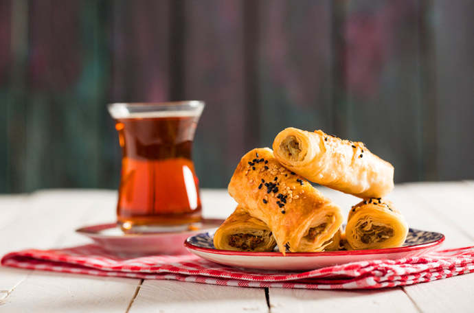 Böreğin yanına çay mı yoksa ayran mı tercih edersiniz?