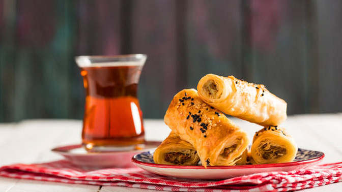 Böreğin yanına çay mı yoksa ayran mı tercih edersiniz?