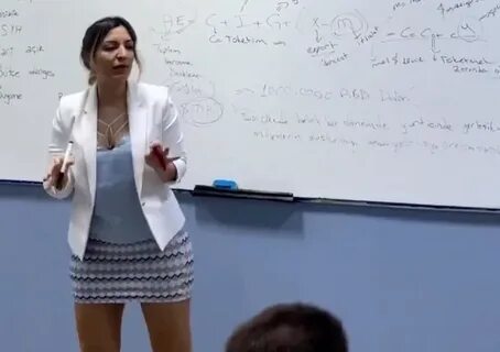 Öğretmenler için okul forması olmalı mı?