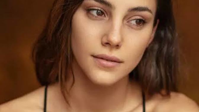 Sizce bu kadın oyuncu çekici mi bana aşırı güzel ve çekici geliyor da?