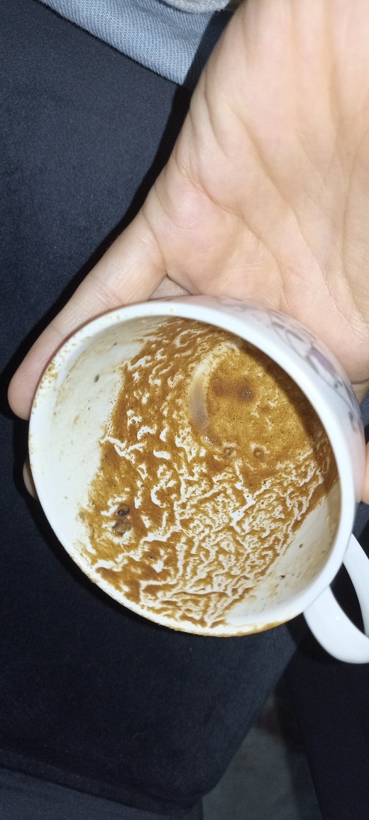 Kahve falı bakan var mı anlayan?