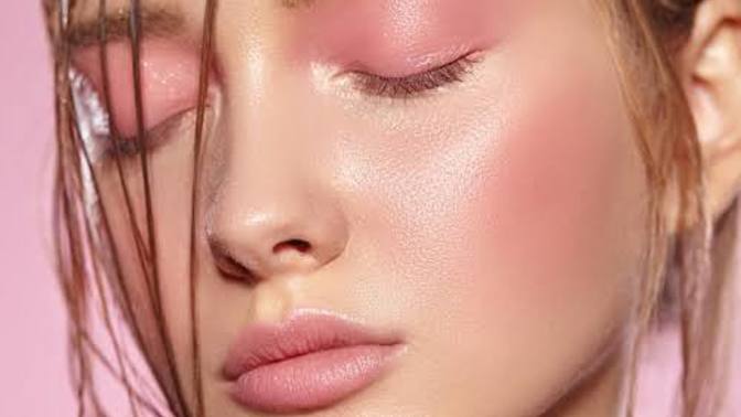 Kış mevsimine pembe makyajlar uygun mu?