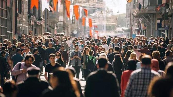 Sence Türkiye'de genç olmak mı daha zor, yetişkin olmak mı?