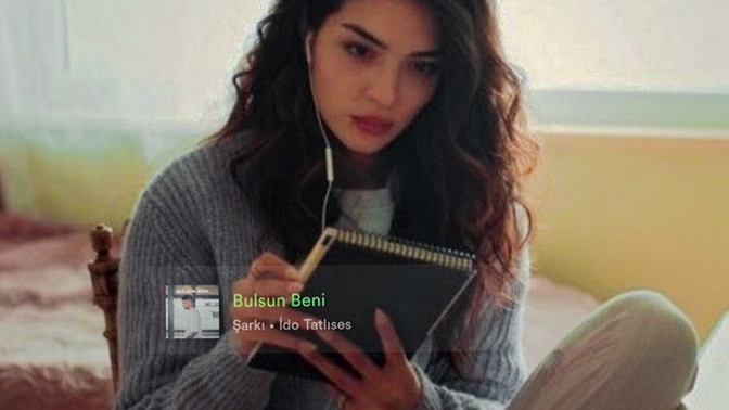 Bozuk plak gibi takılı kaldığınız son parça nedir?