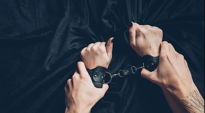 Seks esnasında bağlanmak korkutur mu?