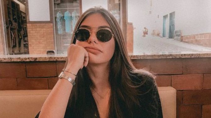 21 yaşında üniversite öğrencisiyim. Sevgilim gece arkadaşlarımla dışarı çıkmama izin vermiyor, ne yapacağım?