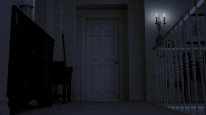 Evde gece tek kalınca korkar mısınız?
